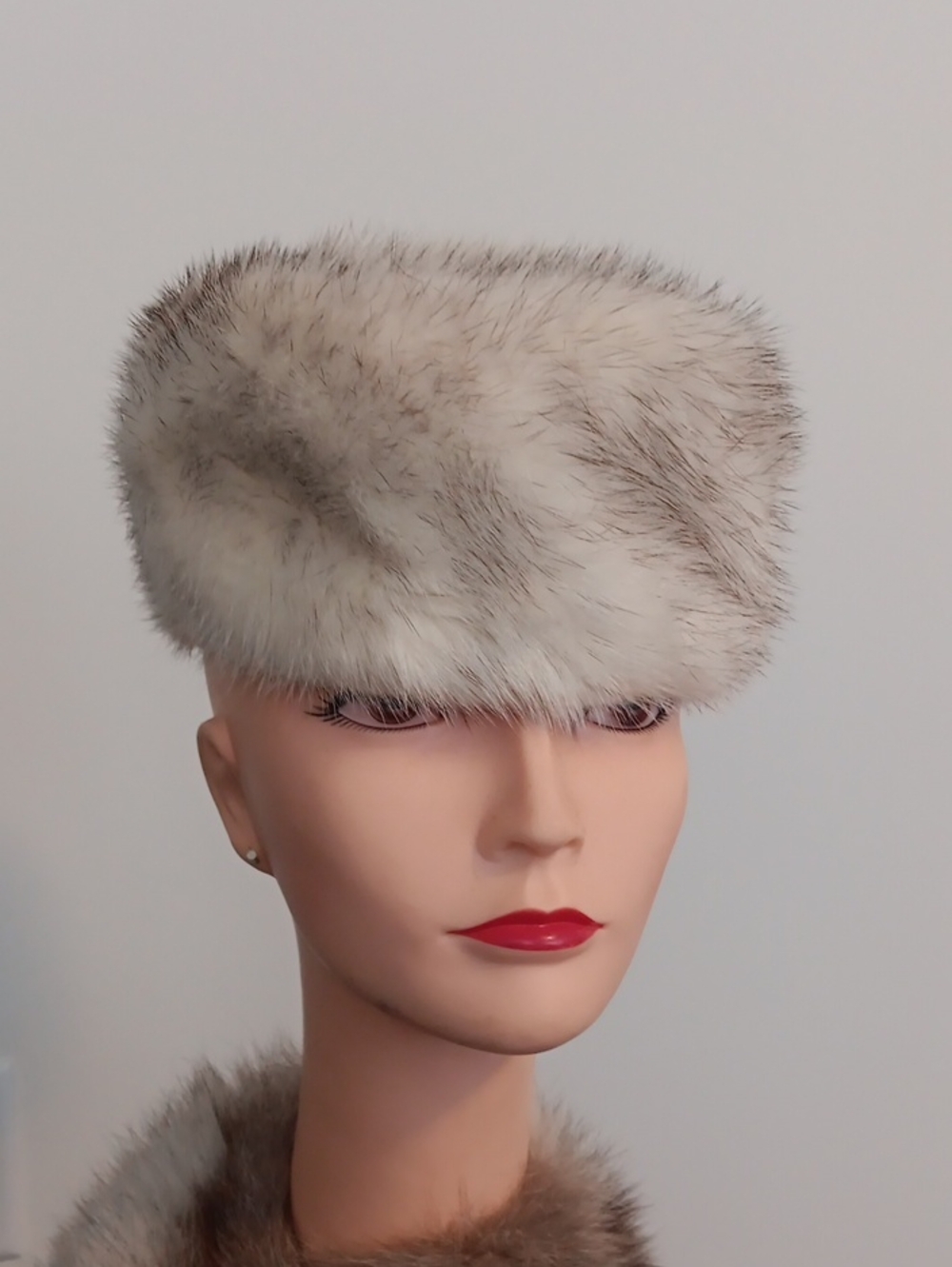 Vintage Off White  Fur Pillbox Hat